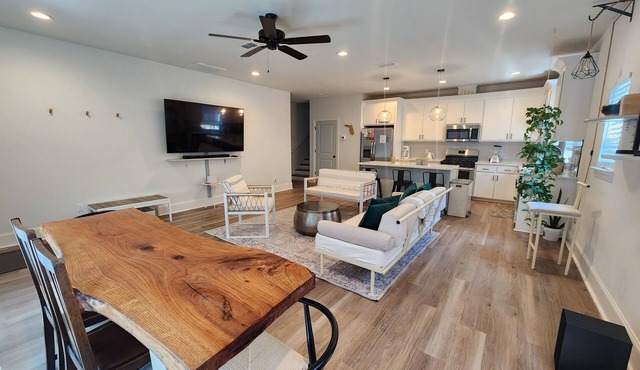 Walk to Whole Foods 3BR Wellness Home w/Gym & Non-toxic Beds