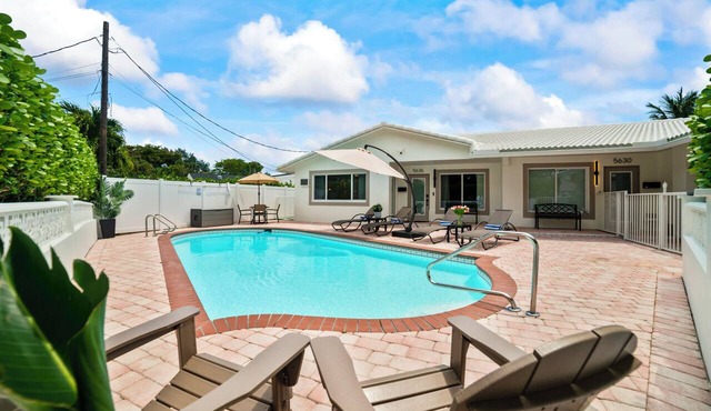 Waterfront 3 King Suites - Dock + Pool Near Beach - Paddleboards Included