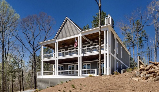 Waterfront 5-Bedroom Cabin on Lake Martin