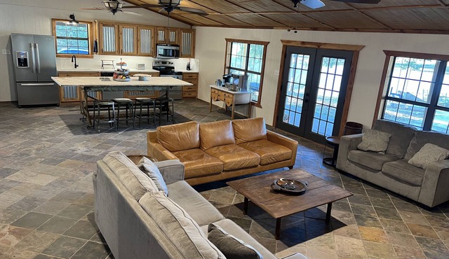 Waterfront cabin on private pond. in Como