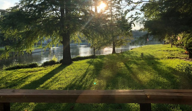 Waterfront Group-friendly House on Livingston