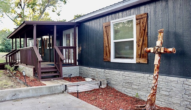 Waterfront home newly renovated! Quiet & peaceful, + a 100 ft dock 2 fish from!