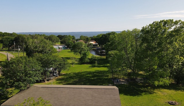 Waterfront home with 6 lots to play on.