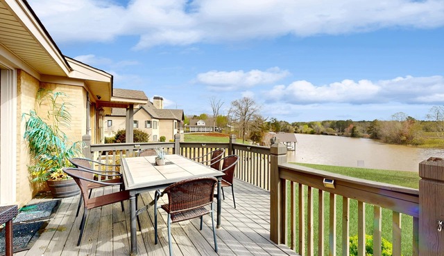 Waterfront home with boat slip, dock, firepit, wood fireplace, streaming, & AC