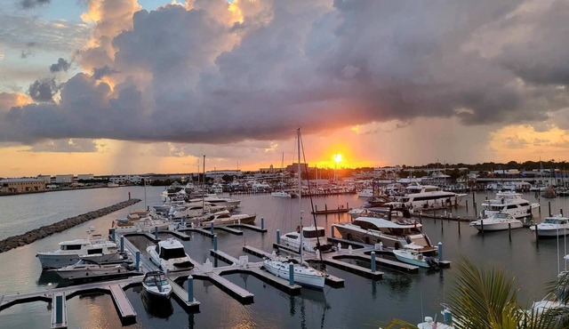 WATERFRONT PENTHOUSE! Galleon Resort Key West, Sleeps 6, Private Beach