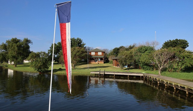 Waterfront Retreat, Lake Limestone