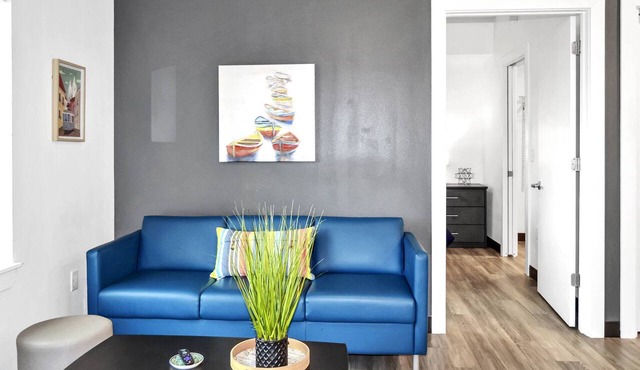 Wellness Stay Near Tennis & Pickleball | King Suite & Twin Room