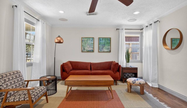 West U Serene Stay | Sleeps 8 | Near Rice Village