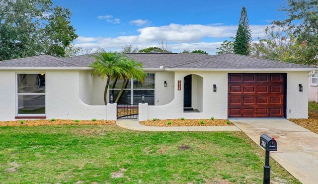 Wonderful 1 Bedroom + Living Rm Apt in mid-century modern house in Port Richey.