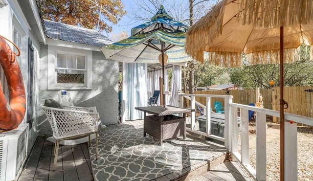 Wonderful Hot Tub, Entire Cottage, Gated Privacy, Lakeview!