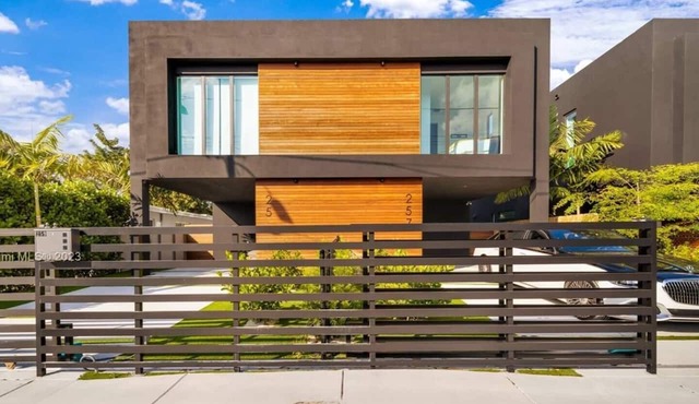 Wynwood Townhomes w/Heated Pools