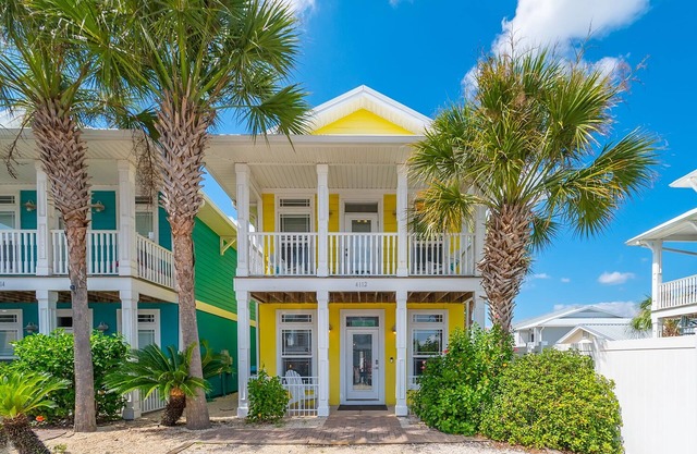 2 minute walk to the Beach! Family Beach House Sleeps 16 with a Private Pool!