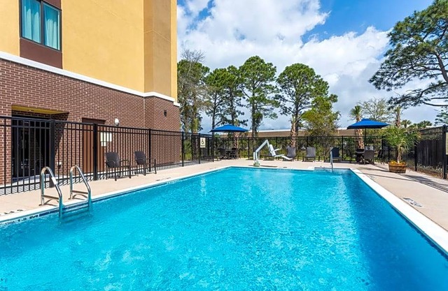 2-Star Hotel ∙ Hampton Inn & Suites Mary Esther-Fort Walton Beach, Fl