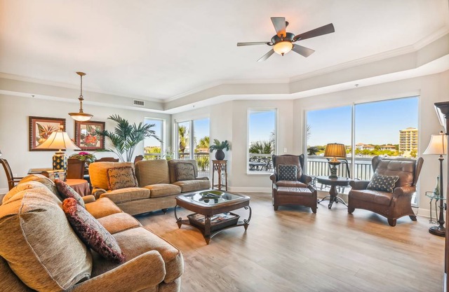214 m² Condo ∙ 3 bedrooms ∙ 8 guests