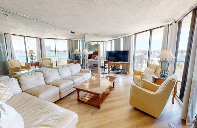 223 m² Condo ∙ 3 bedrooms ∙ 8 guests