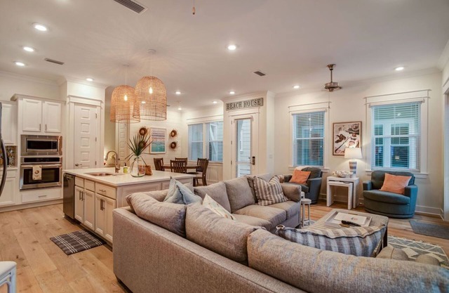 3 bedroom, with golf cart, across from the Hub, 30A