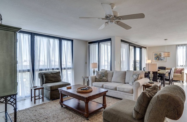 3BR Condo Across From Beach~Pool & Tennis~Just Renovated~Great Location!