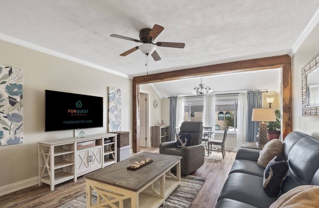 7904 Surf Dr #7 | 2 Bed, 1 Bath