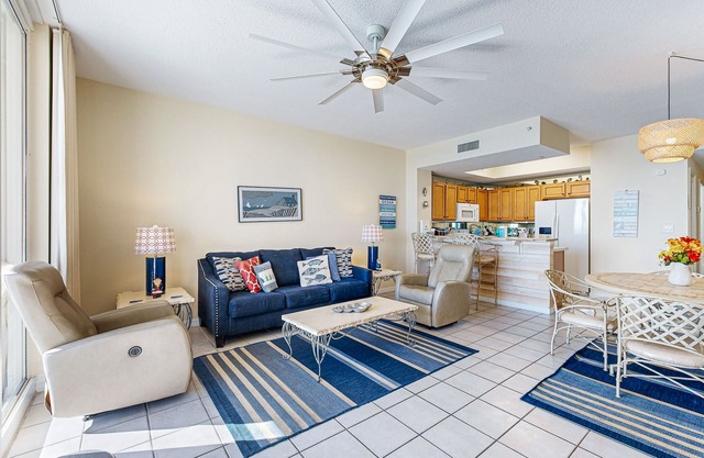 7th-floor bright, open condo - close to dining with Gulf front views