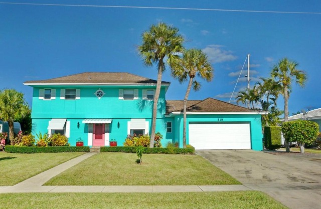 819 Chestnut Court