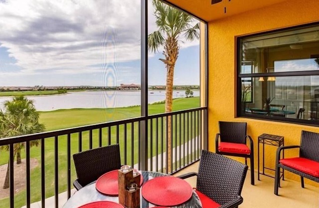 833 Bonita National Condo