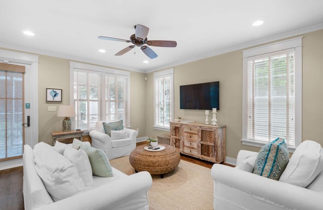 950yds 2 Beach~Screened Porch~7 Bikes Included~Comm Pool~3BR Sunny Side Up