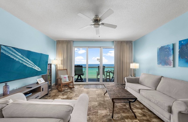 9TH FLOOR! FREE BEACH SERVICE! GREAT DECOR! OUTSTANDING VIEWS!