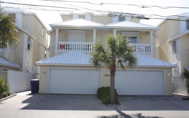 A Surf House 8007