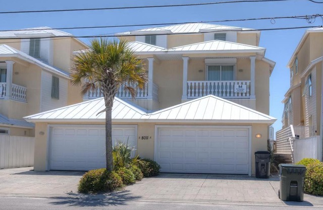 A Surf House 8011