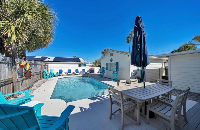 Amazing Renovated 4BR/3BA Beach House, Private Pool, Steps to the Beach
