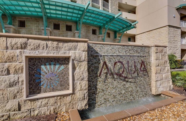 AQUA Resort, Scenic Views from Spacious Oeanfront Condo, Beach service included!