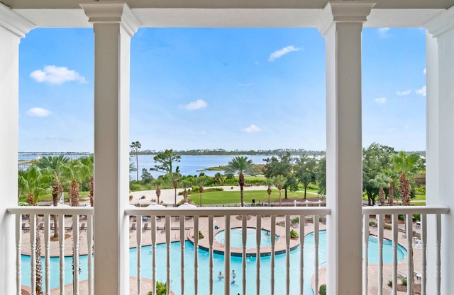 Bayfront, 4th-floor condo with hot tub, pool & views of Nicklaus Golf Course