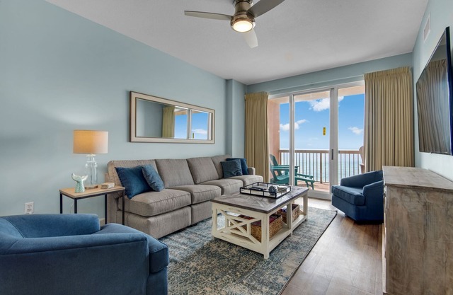 BEACH FRONT CONDO! SLEEPS UP TO 8!BCH SRVC INCL!
