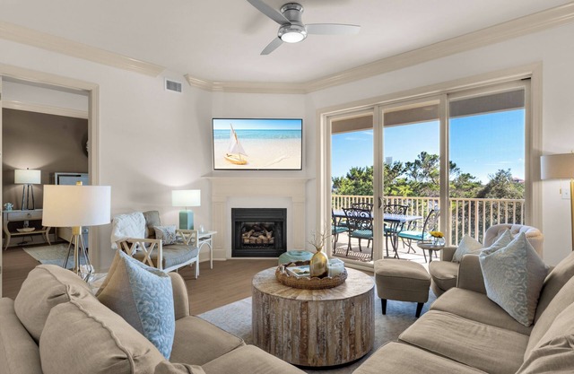 Beach Views, Penthouse, 2 Balconies, 4 Pools, Chair Svc