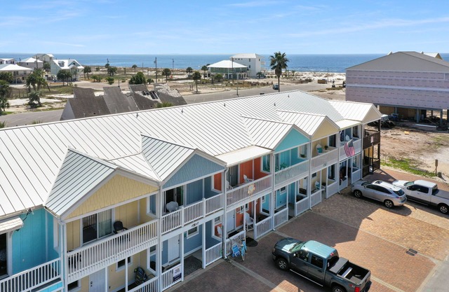 Beachside in Mexico Beach, Ground Level 3 Bedroom Townhome ~ Set Sail at 7