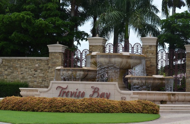 Beautiful 3 Bedroom, 2 Bath Condo in Treviso Bay! With golf!