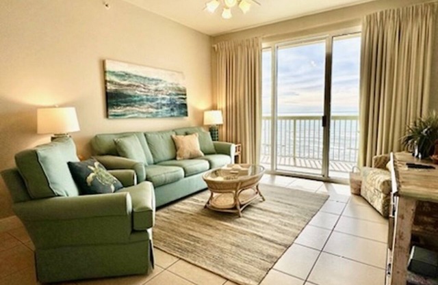 Beautiful 6th Floor New LR furniture, 2BR/2BACondo- 2 King BR, 2 BA , BUNK ROOM!
