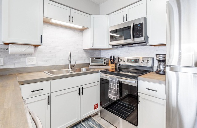 Beautiful ocean view condo with pool, private W/D, and easy beach access