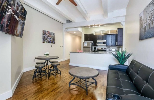 Beautifully Designed 1BR Condo Near French Quarter