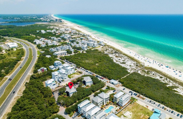 BeeBy the Ocean l Walk to Beach l Bike to Rosemary l Pool