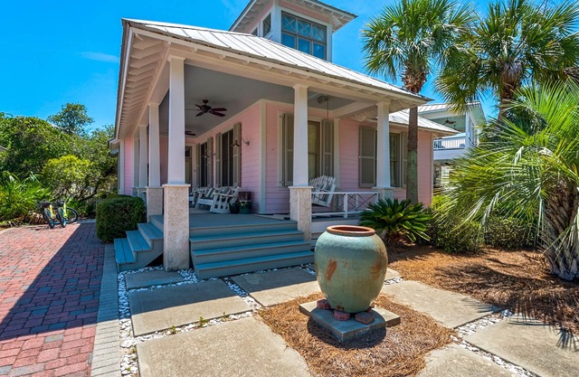 Big, & beautiful Parkshore Drive home w/large porch, free WiFi - close to beach