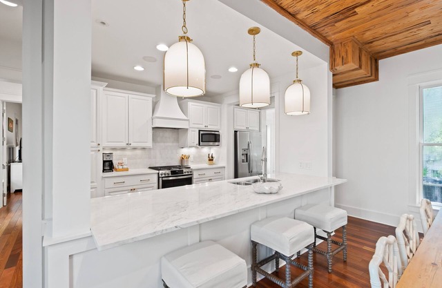 Book a Vacation Today! Packed with Amenities! Fireplace, Gas Grill, Porches! Private Backyard!