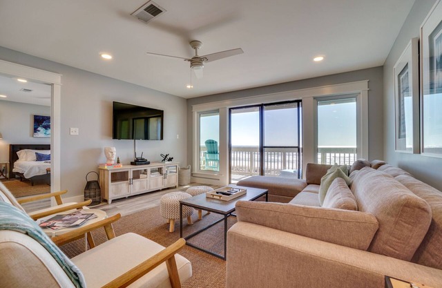 Brand New One Level direct beach front. No Crowds, Exceptional