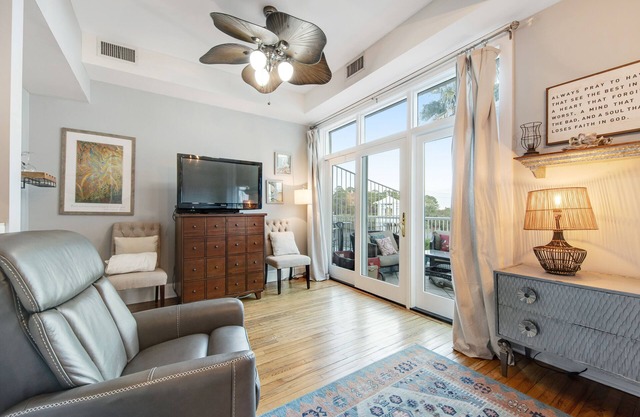 Bright condo in Carillon w/ large deck & shared pool - near the beach and lake!