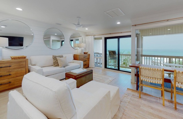 Bright condo on the Gulf with pool, beach access, hot tub, balcony & central AC