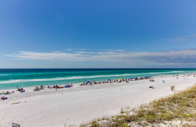 Comfy Condo with Three Pools & Tennis - Close to Beach & Dining