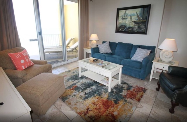 Emerald Isle 1006 - Front row beach chair service included! Affordable rates!