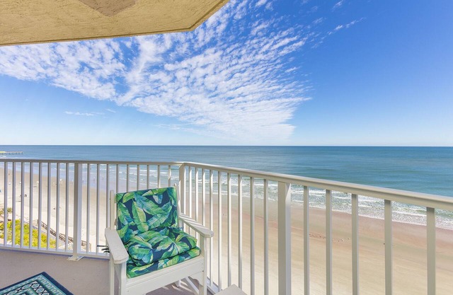 END OF SUMMER SPECIALS! Quiet Beachside Condo-Pickleball-Heated Pool-Fitness Rm