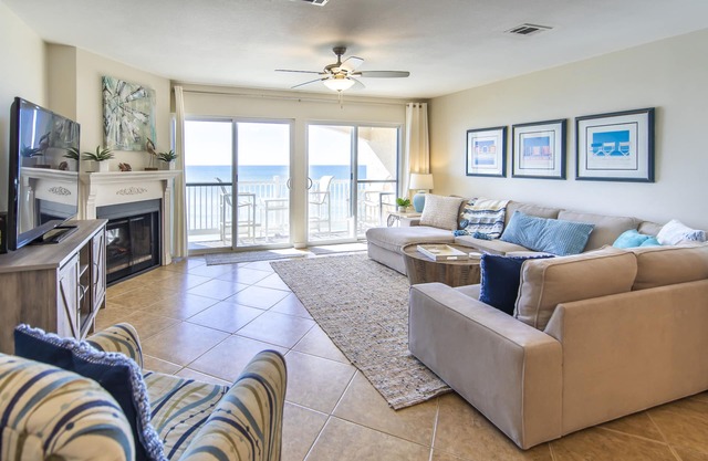 Expansive view of gulf from 2 balconies on private beach - steps from the sand!