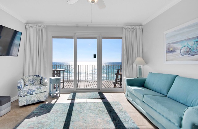 🌞Fab Views-BeachFRONT-Balcony-Grandview East 304🌞
